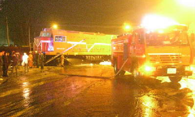 事故现场,消防官兵正在救援。(图片由周广锋提供)