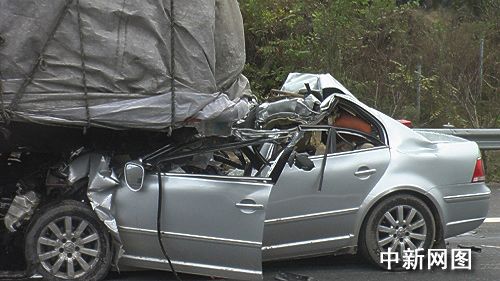 浙江龙丽高速发生追尾事故4人死亡(图)