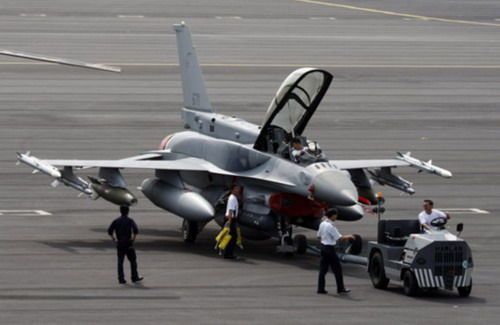 组图：空军解密歼-11拦截F-16全过程