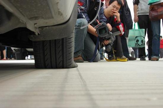 车辆爆胎是造成恶性交通事故的主要原因之一