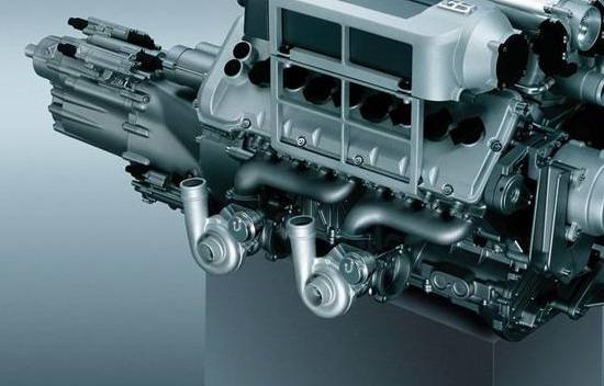 图中可见双涡轮增压器