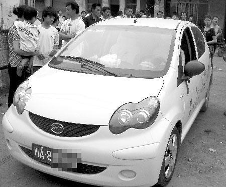 6岁男孩闷死在表婶新购轿车内(图)