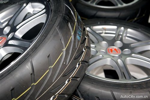 时刻注意你的脚下！高性能运动轮胎详解 汽车之家
