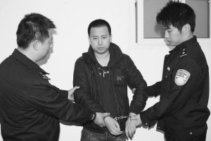 违章司机驾车拖拽交警近百米致其脑部受伤(图)