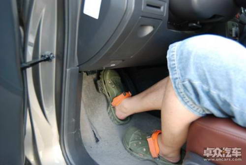 点击查看原图 常开车不等于会开车 0.1秒驾驶技巧保安全