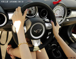 新手驾车小贴士 驾车要“左顾右盼” 新手驾车小贴士 驾车要“左顾右盼”