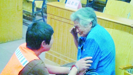 小伙谎称飞机上有炸弹被判1年半(图)