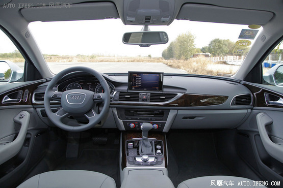 2012中国汽车年度盛典年度车:奥迪A6L